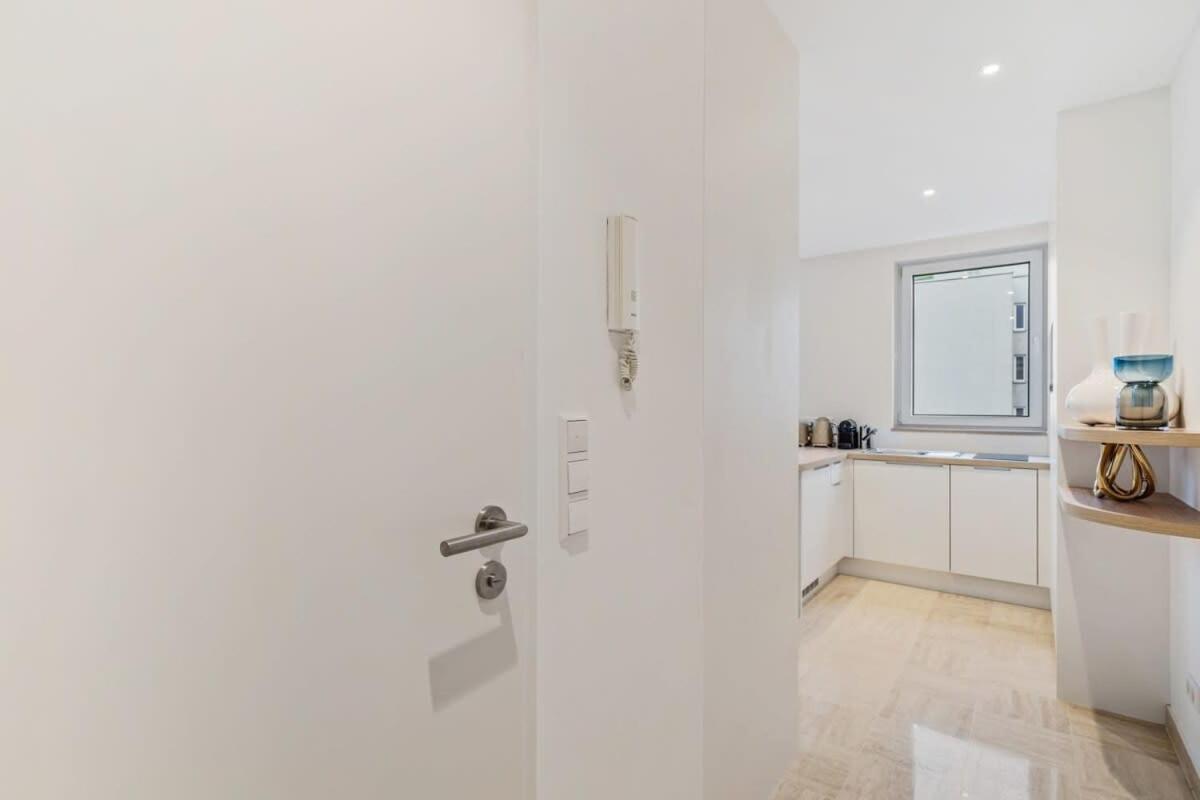 Modern Studio With King Bed, Walk To Attractions Luxemburg Exterior foto